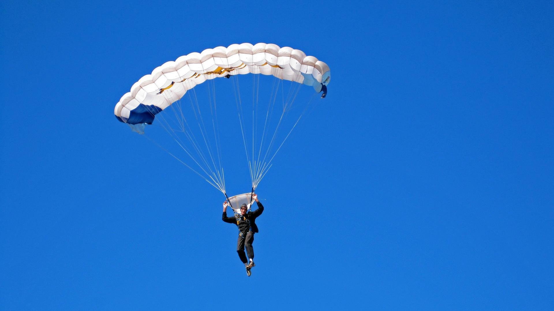 治疗途中遭爆炸，华裔家庭陷深渊，华裔火灾